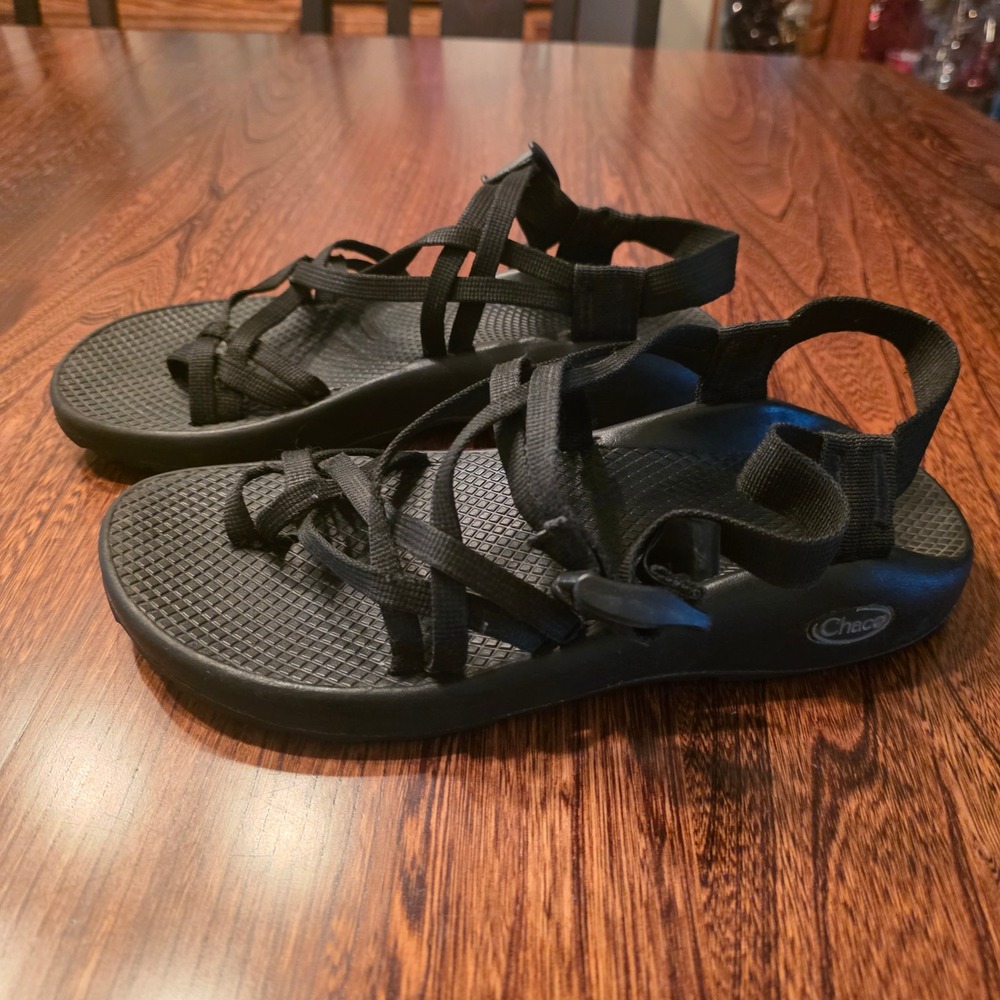 Chaco Z2 Classic Womens Sandals Black Strappy Toe Loop Sport Shoes Sz 9 vacation